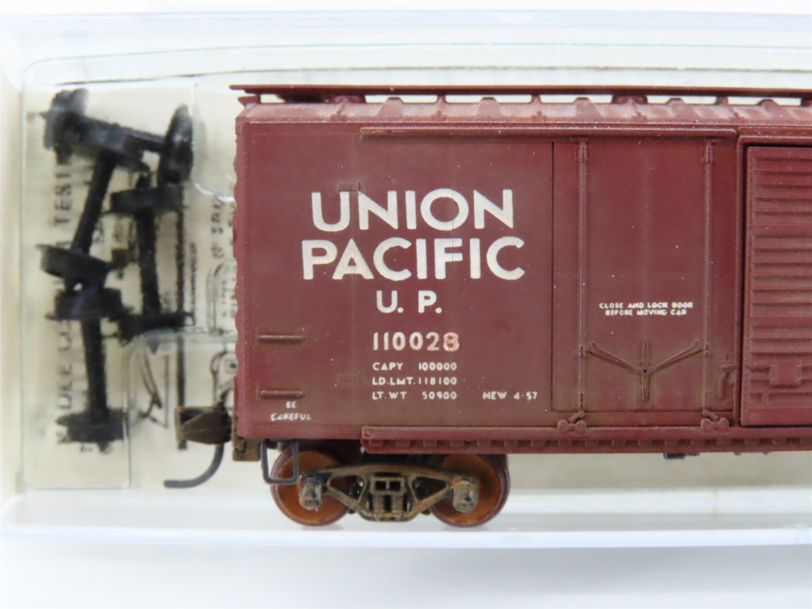 N Scale Micro-Trains/Kadee 22030 UP Union Pacific 40' Boxcar #110028 Weathered