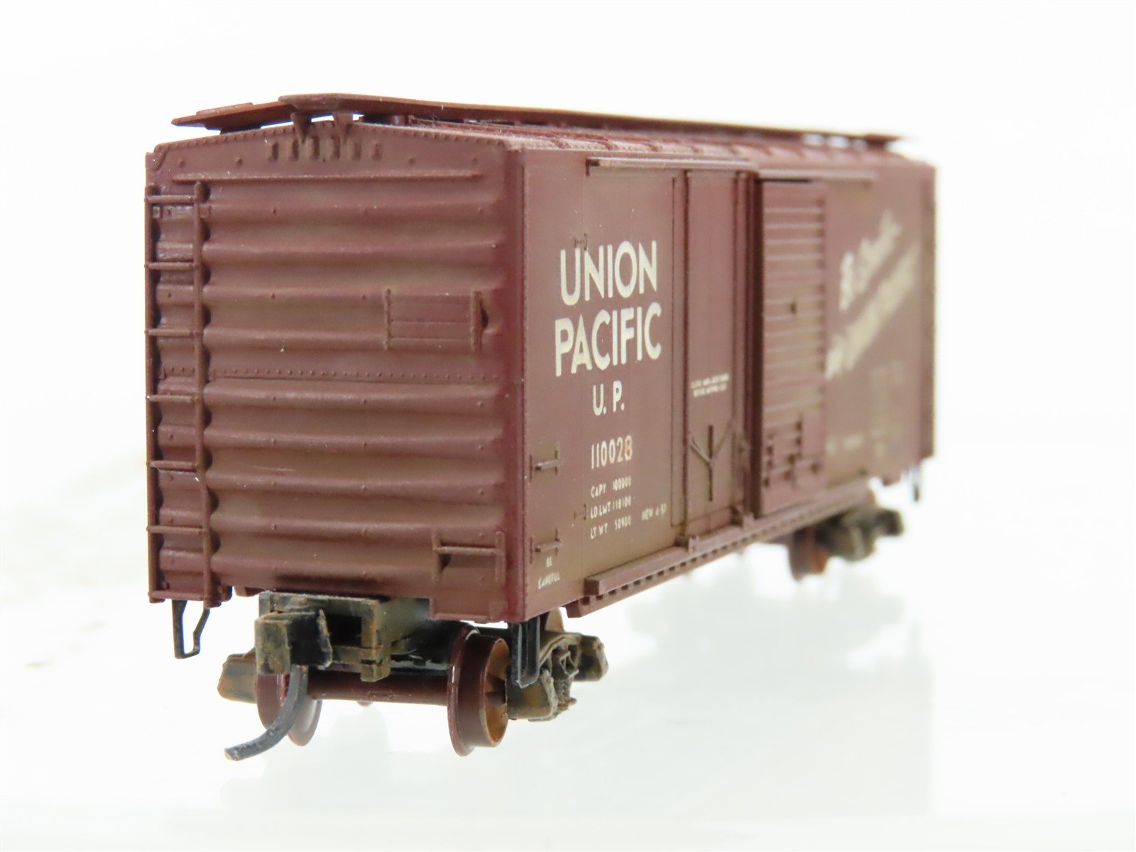 N Scale Micro-Trains/Kadee 22030 UP Union Pacific 40' Boxcar #110028 Weathered