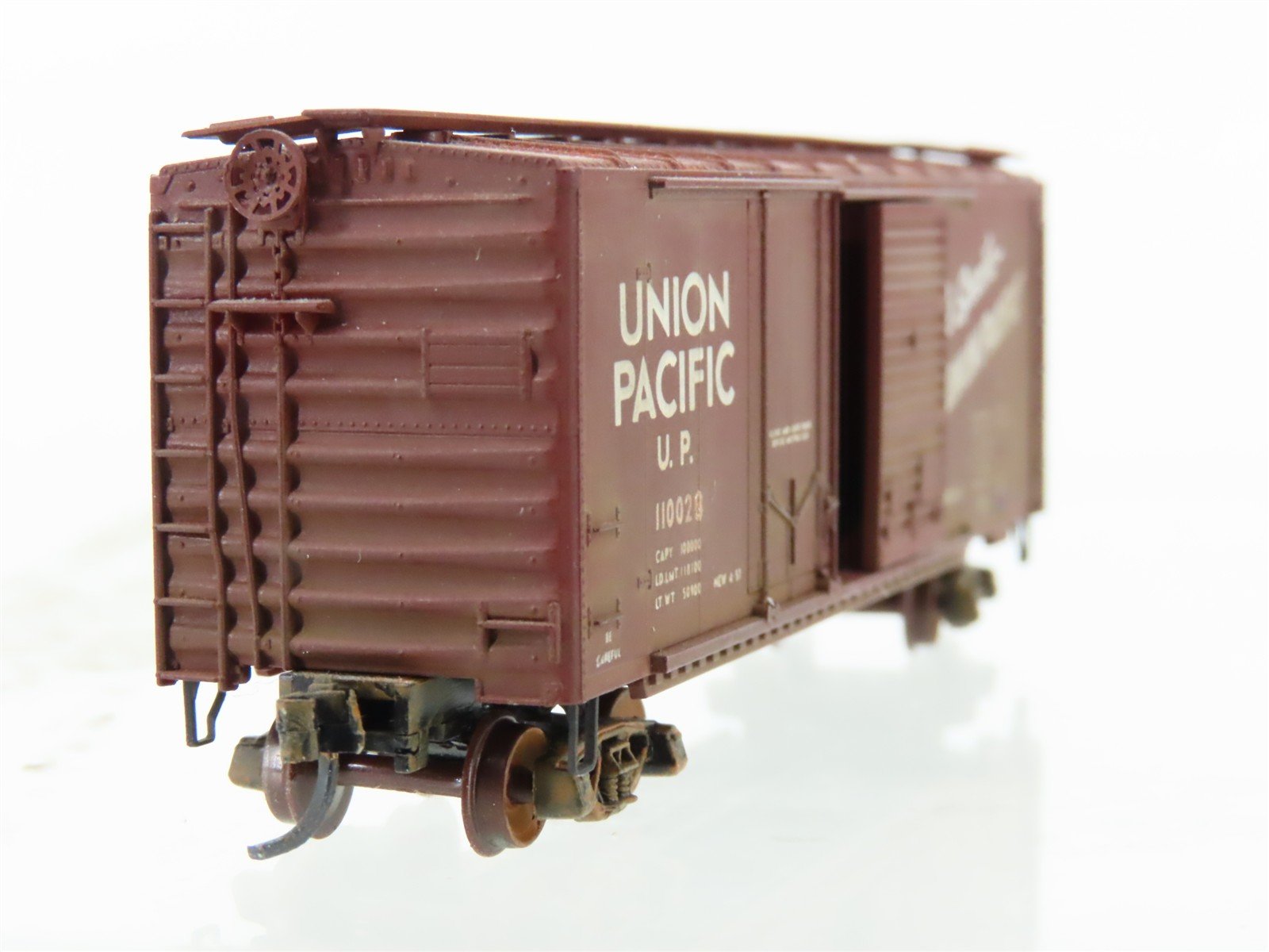 N Scale Micro-Trains/Kadee 22030 UP Union Pacific 40' Boxcar #110028 Weathered