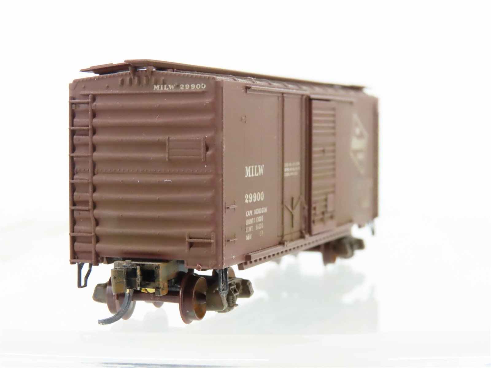 N Scale Micro-Trains 22180 MILW Milwaukee Road 40' Boxcar #29900 Weathered