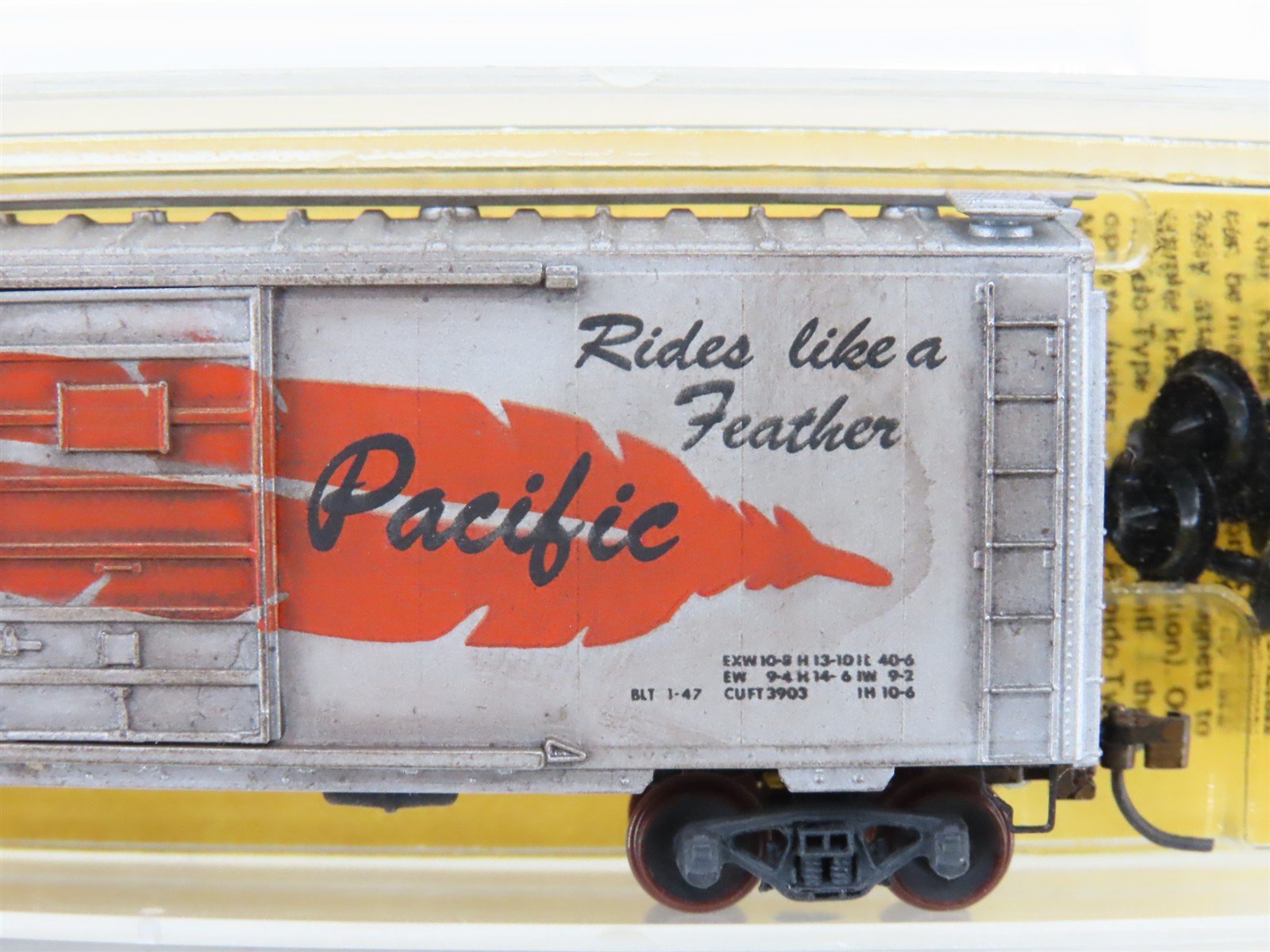 N Scale Micro-Trains/Kadee 20211 WP Western Pacific 40' Boxcar #20826 Weathered