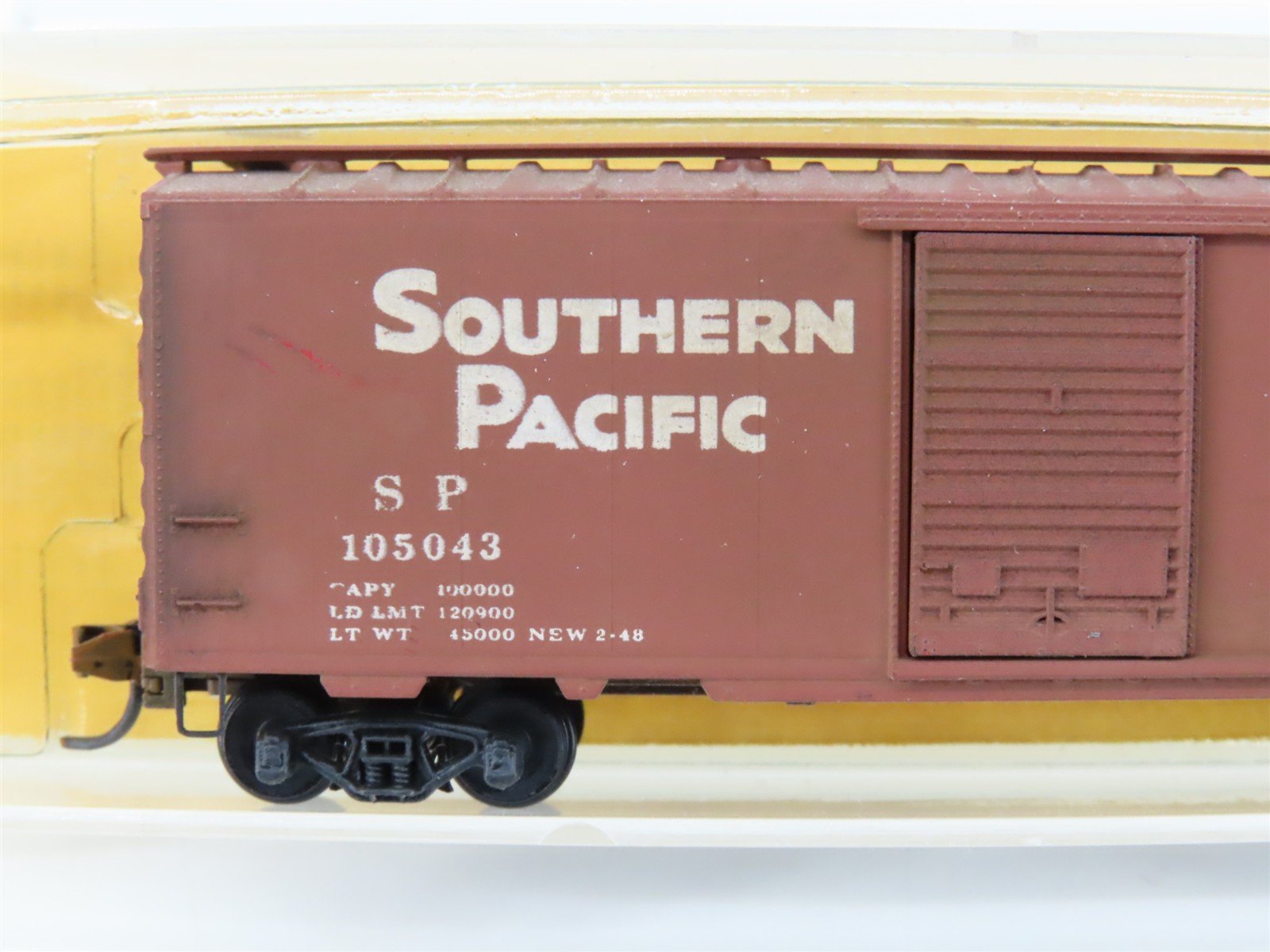 N Micro-Trains/Kadee 20093-1 SP Southern Pacific 40' Boxcar #105043 Weathered