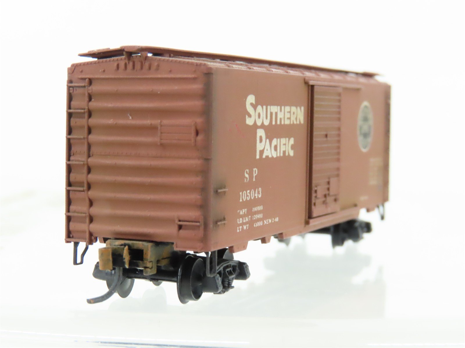 N Micro-Trains/Kadee 20093-1 SP Southern Pacific 40' Boxcar #105043 Weathered