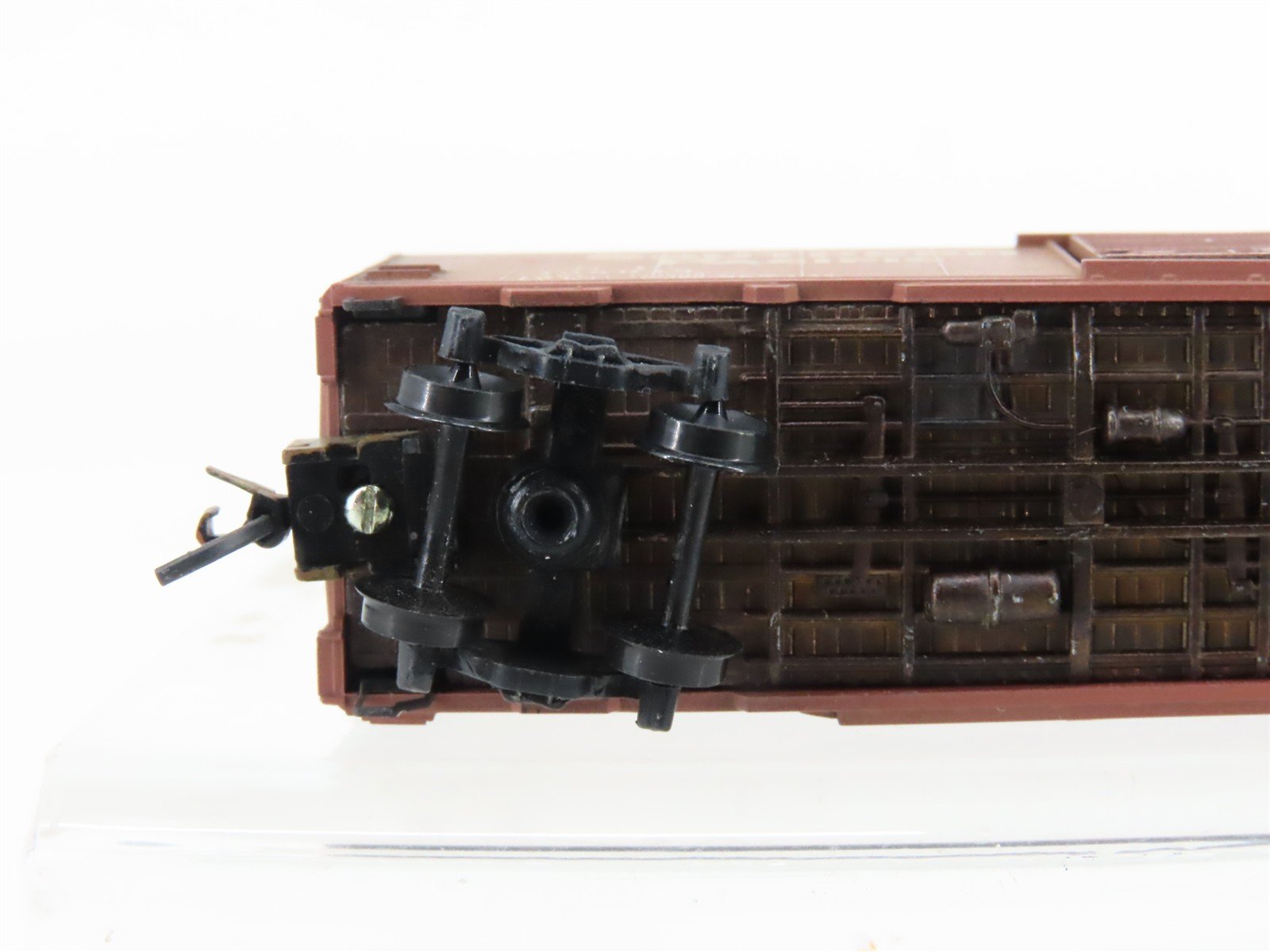 N Micro-Trains/Kadee 20093-1 SP Southern Pacific 40' Boxcar #105043 Weathered