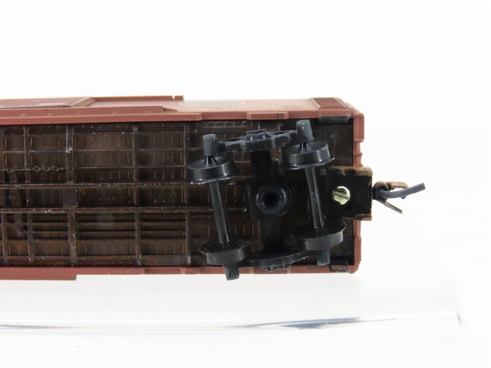N Micro-Trains/Kadee 20093-1 SP Southern Pacific 40' Boxcar #105043 Weathered