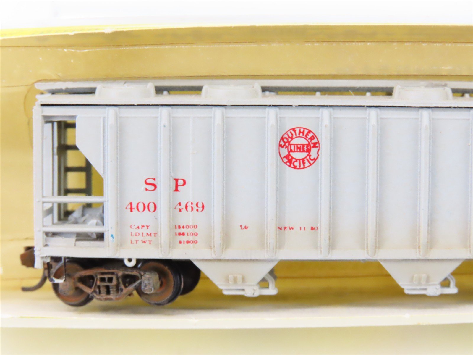 N Scale Minitrix 51313900 SP Southern Pacific 3-Bay Hopper #400469 Weathered