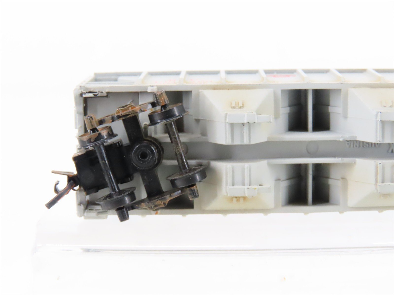 N Scale Minitrix 51313900 SP Southern Pacific 3-Bay Hopper #400469 Weathered