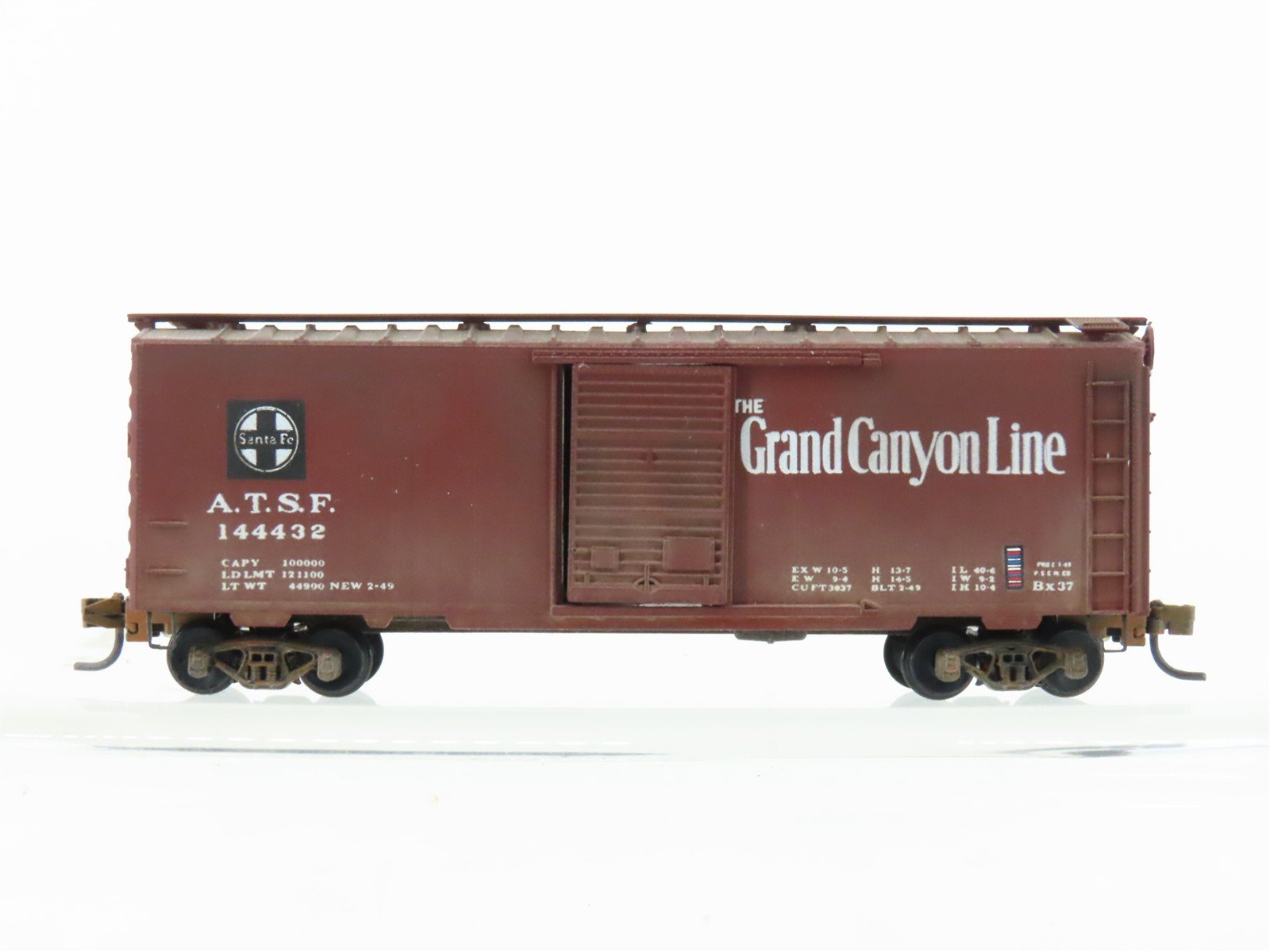 N Scale Micro-Trains/Kadee ATSF Santa Fe 40' Boxcar #144432 Weathered