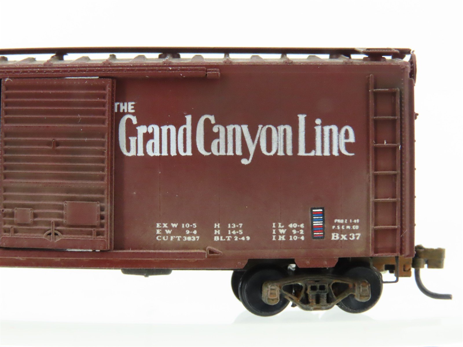 N Scale Micro-Trains/Kadee ATSF Santa Fe 40' Boxcar #144432 Weathered