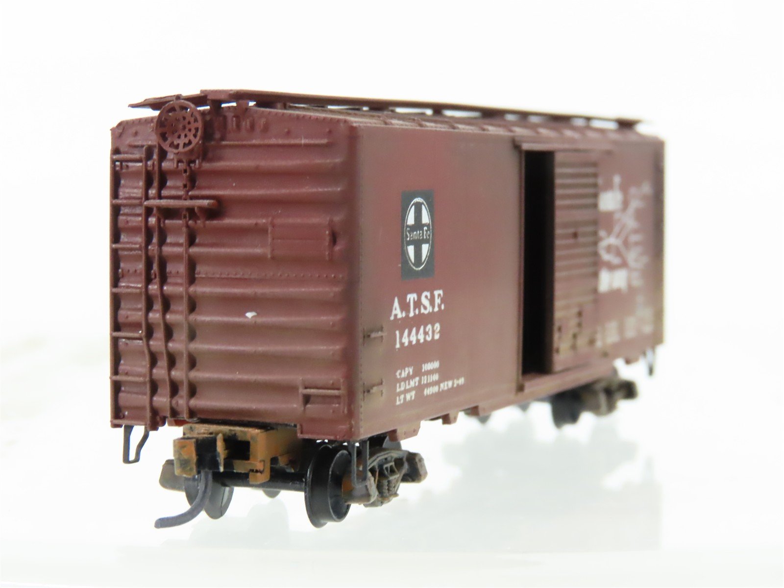 N Scale Micro-Trains/Kadee ATSF Santa Fe 40' Boxcar #144432 Weathered