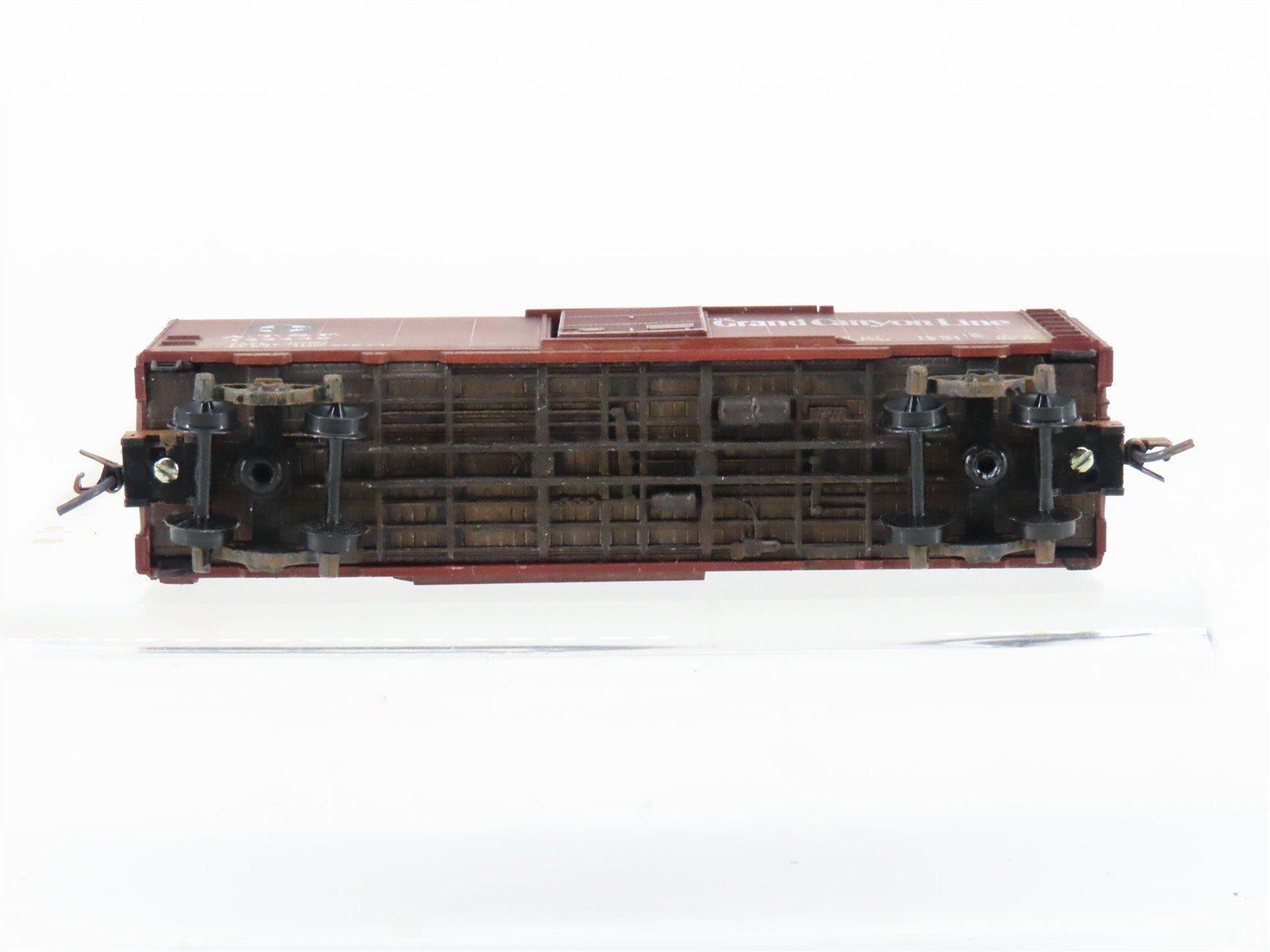 N Scale Micro-Trains/Kadee ATSF Santa Fe 40' Boxcar #144432 Weathered