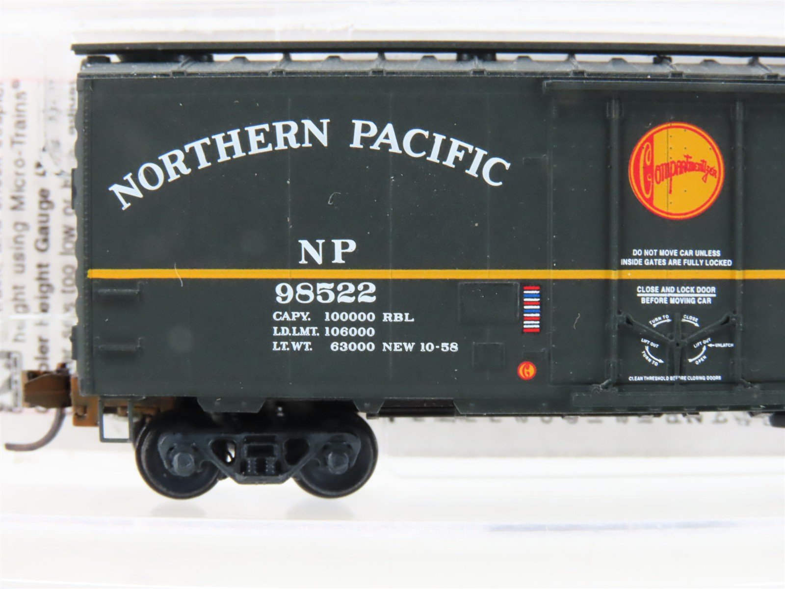 N Micro-Trains MTL 02100170 NP Northern Pacific 40' Boxcar #98522 Weathered