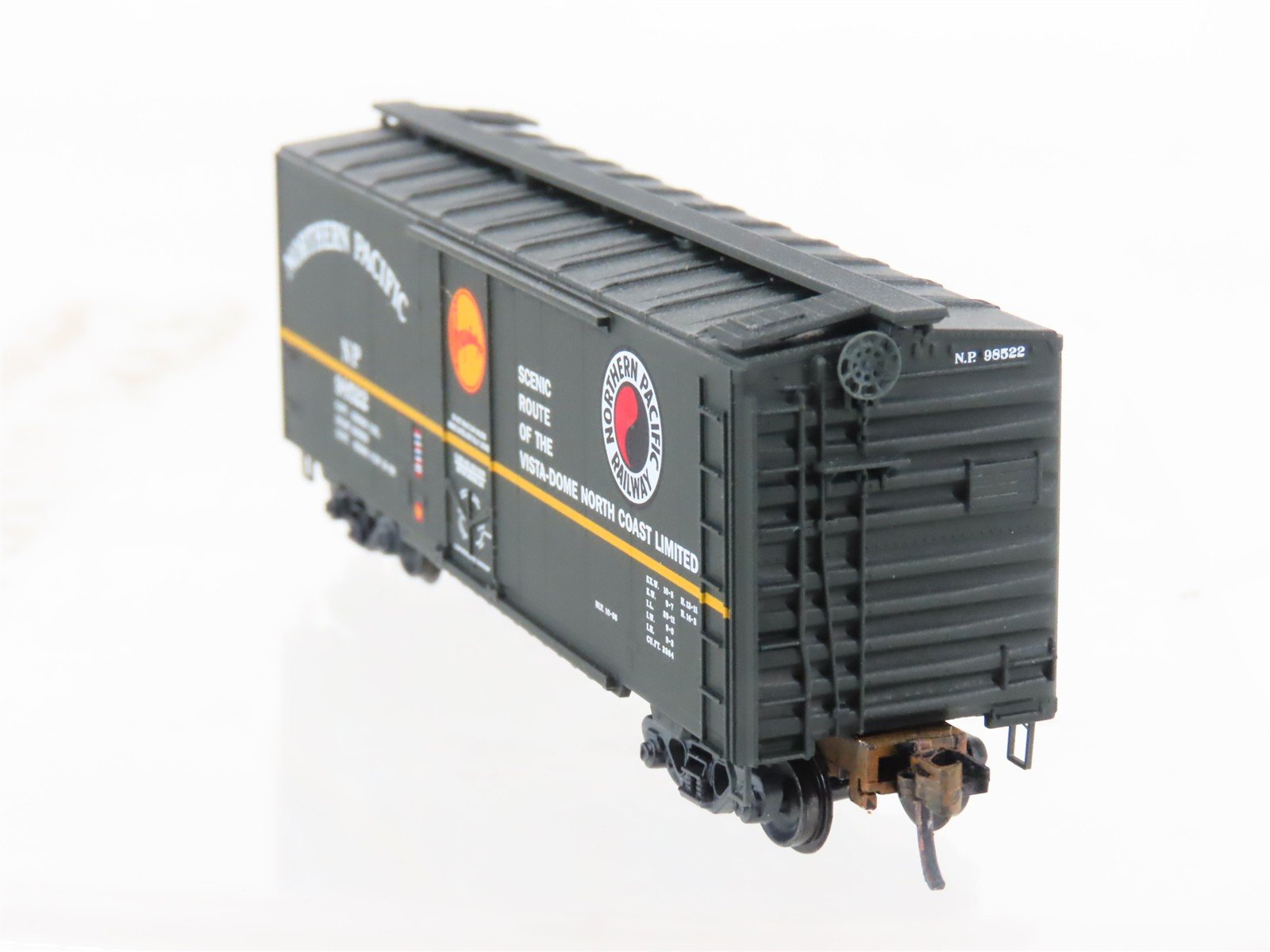 N Micro-Trains MTL 02100170 NP Northern Pacific 40' Boxcar #98522 Weathered