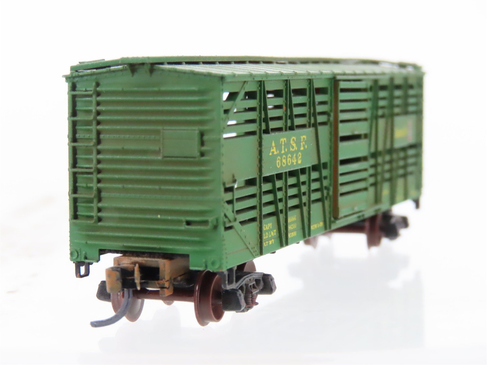N Micro-Trains/Kadee Blue Label 35074 ATSF 40' Stock Car #68642 Weathered