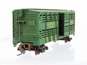 N Micro-Trains/Kadee Blue Label 35074 ATSF 40' Stock Car #68642 Weathered