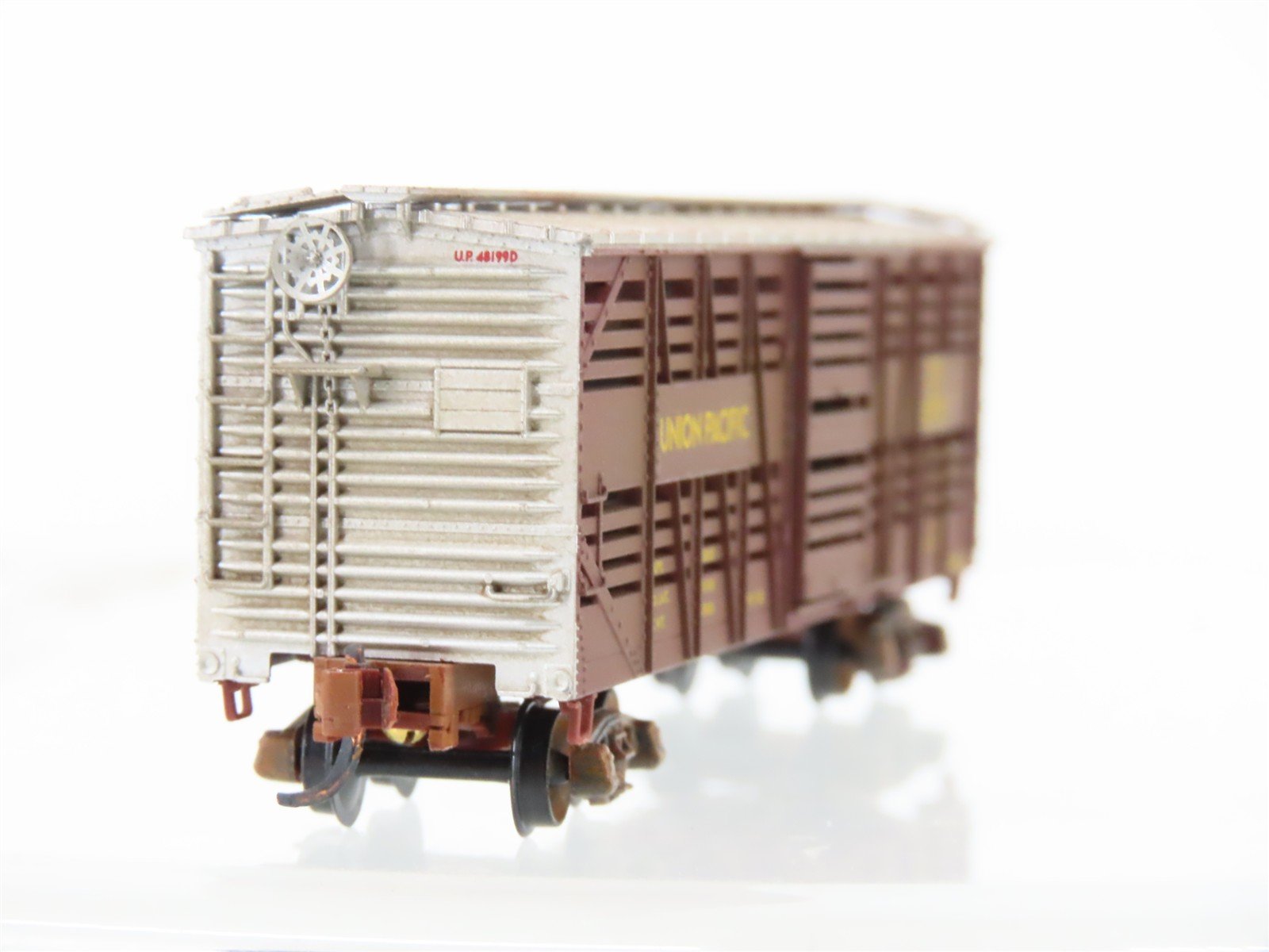N Micro-Trains MTL 03500120 UP Union Pacific 40' Stock Car #48199D Weathered