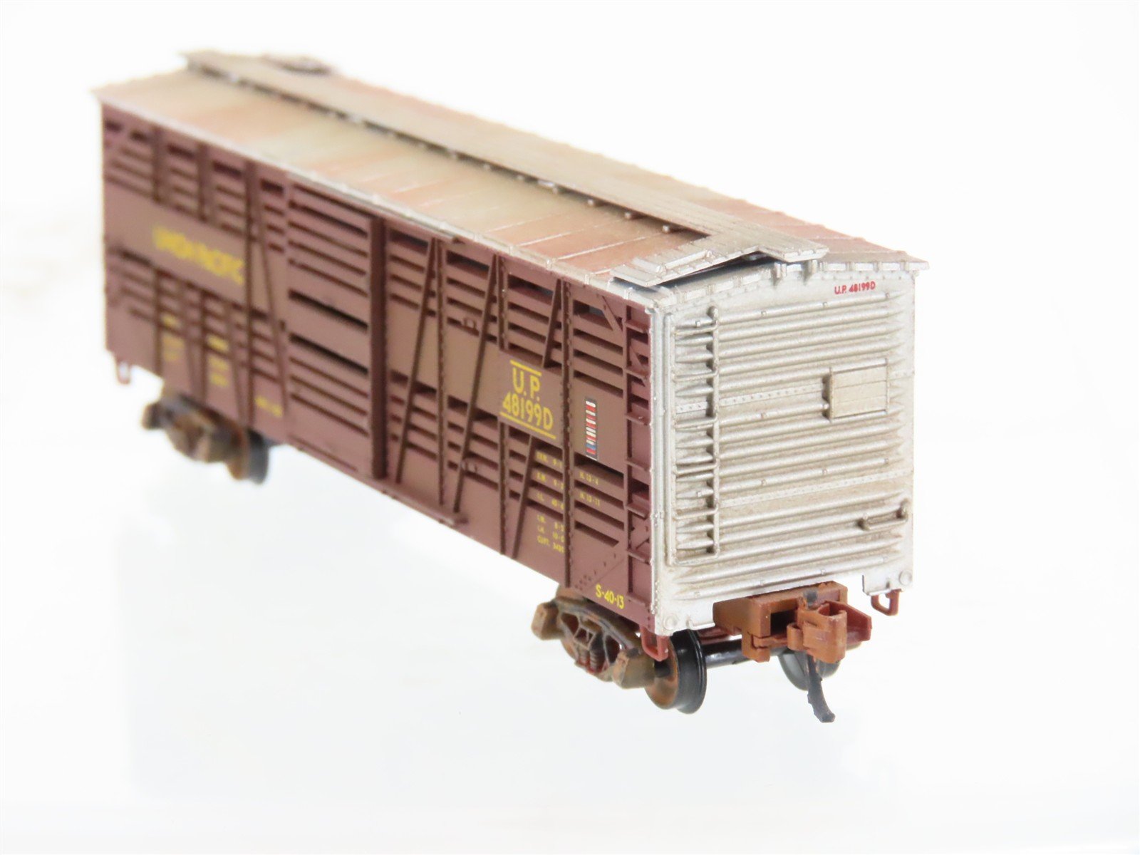 N Micro-Trains MTL 03500120 UP Union Pacific 40' Stock Car #48199D Weathered