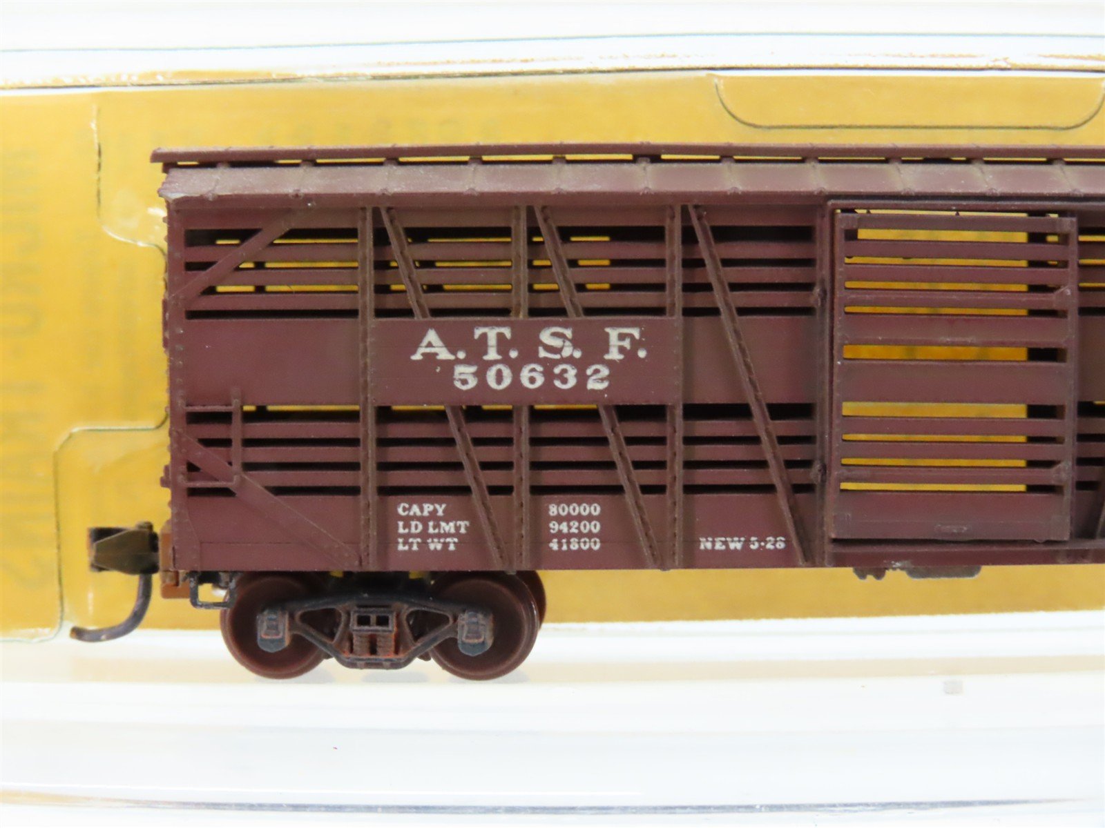 N Micro-Trains/Kadee Blue Label 35077 ATSF 40' Stock Car #50632 Weathered
