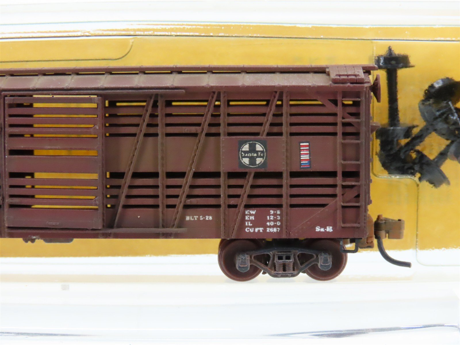 N Micro-Trains/Kadee Blue Label 35077 ATSF 40' Stock Car #50632 Weathered