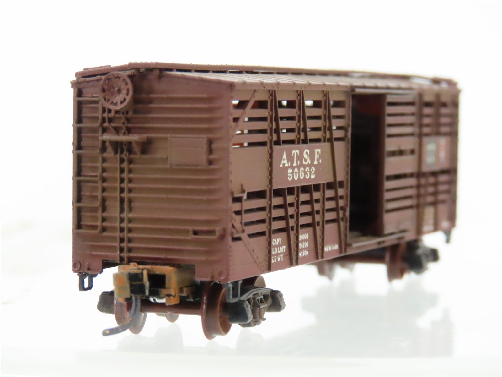 N Micro-Trains/Kadee Blue Label 35077 ATSF 40' Stock Car #50632 Weathered