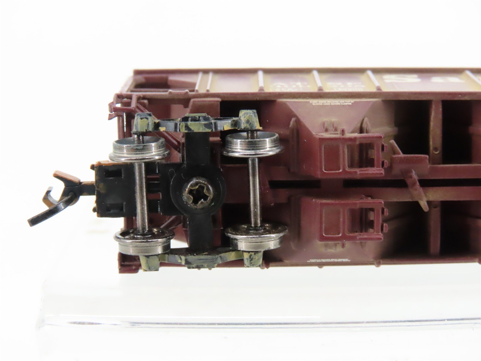 N Scale Athearn RTR 11443 ATSF Santa Fe 3-Bay Covered Hopper #300205 Weathered