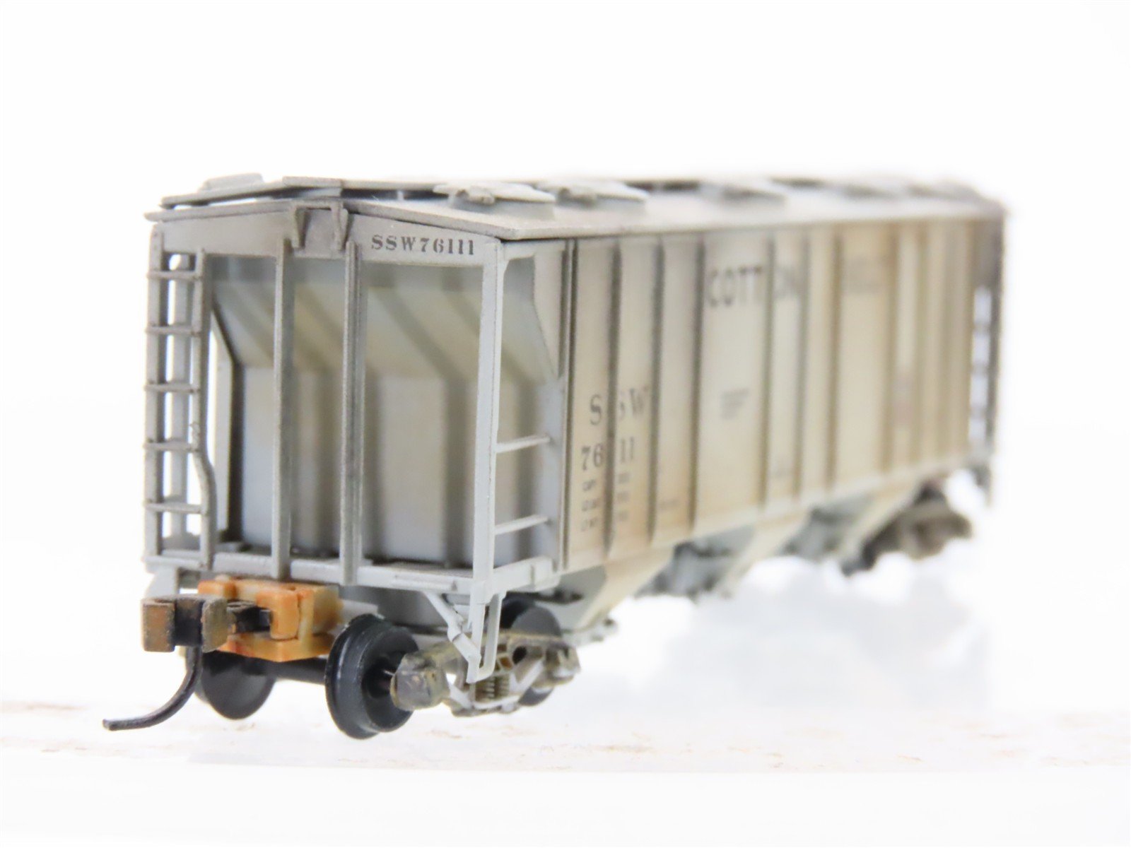 N Scale Athearn RTR 11426 SSW Cotton Belt 3-Bay Covered Hopper #76111 Weathered