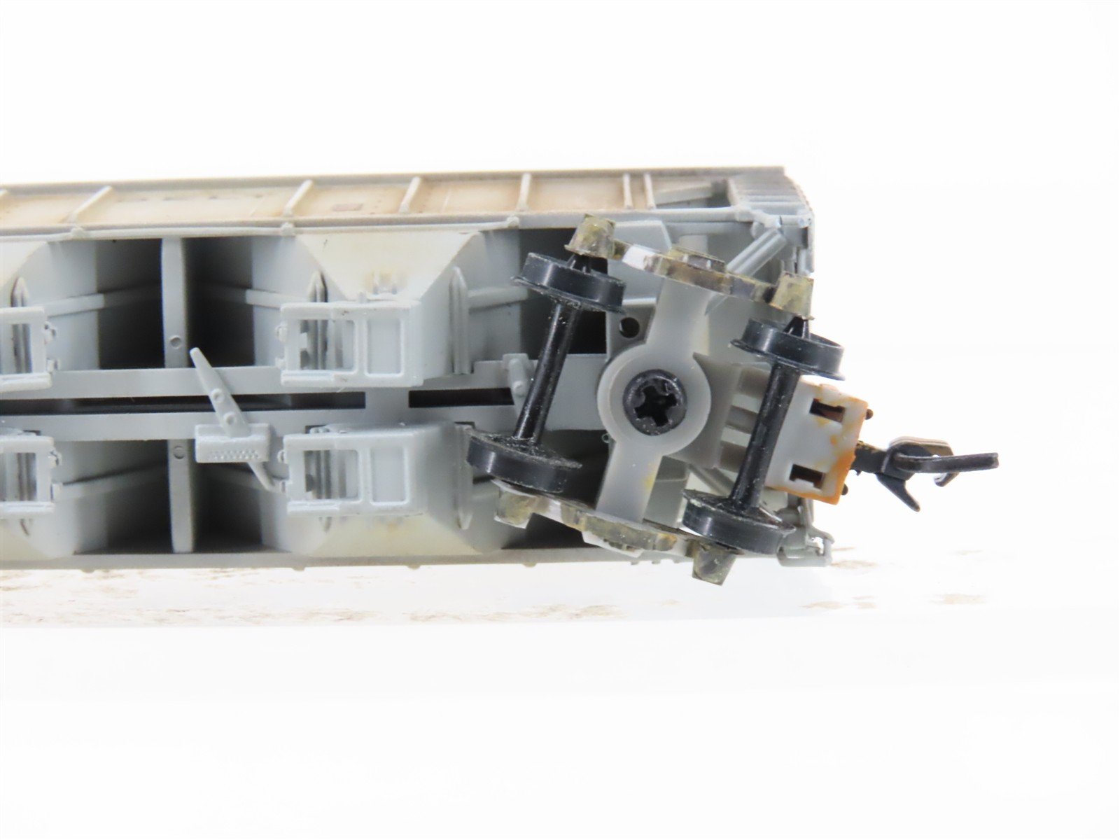 N Scale Athearn RTR 11426 SSW Cotton Belt 3-Bay Covered Hopper #76111 Weathered