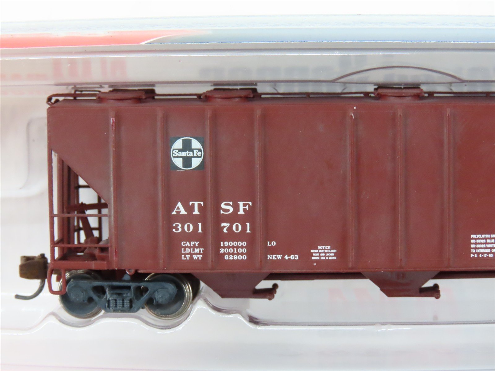 N Scale BLMA 11083 ATSF Santa Fe 3-Bay Covered Hopper #301701 Weathered