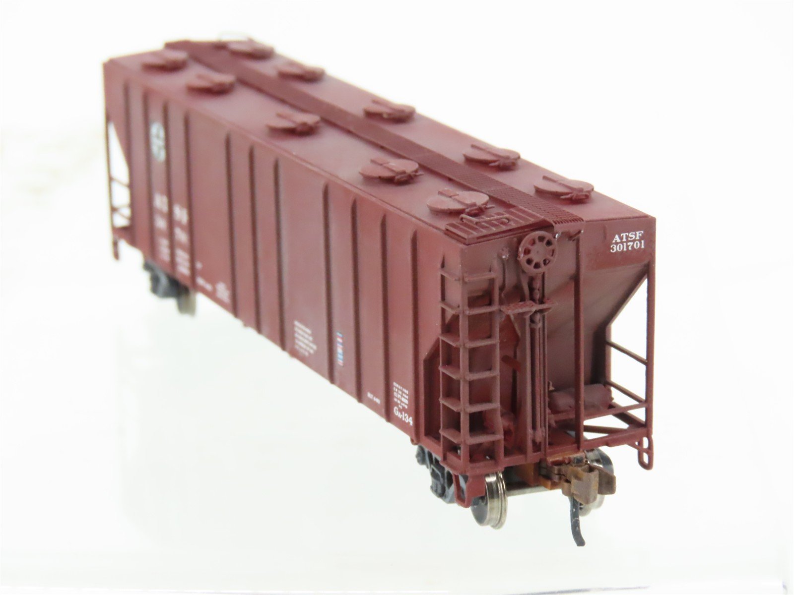 N Scale BLMA 11083 ATSF Santa Fe 3-Bay Covered Hopper #301701 Weathered