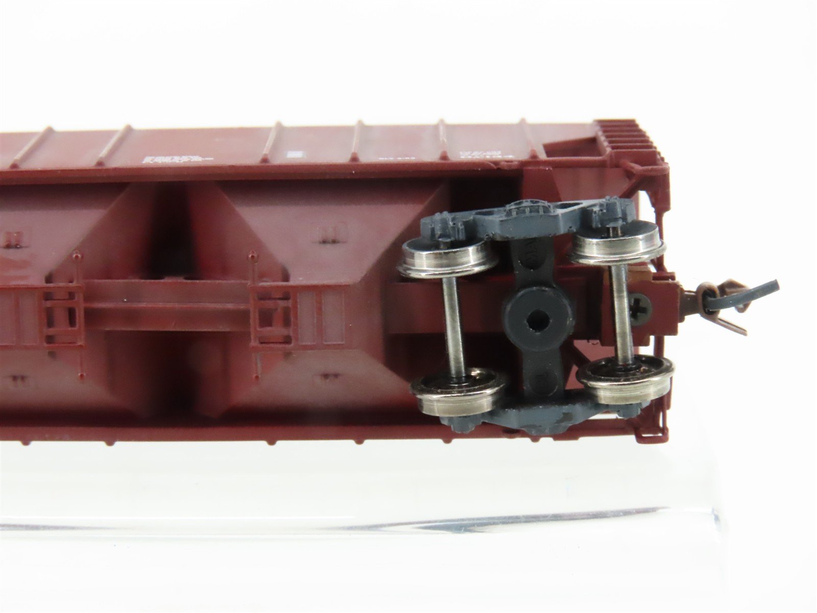 N Scale BLMA 11083 ATSF Santa Fe 3-Bay Covered Hopper #301701 Weathered