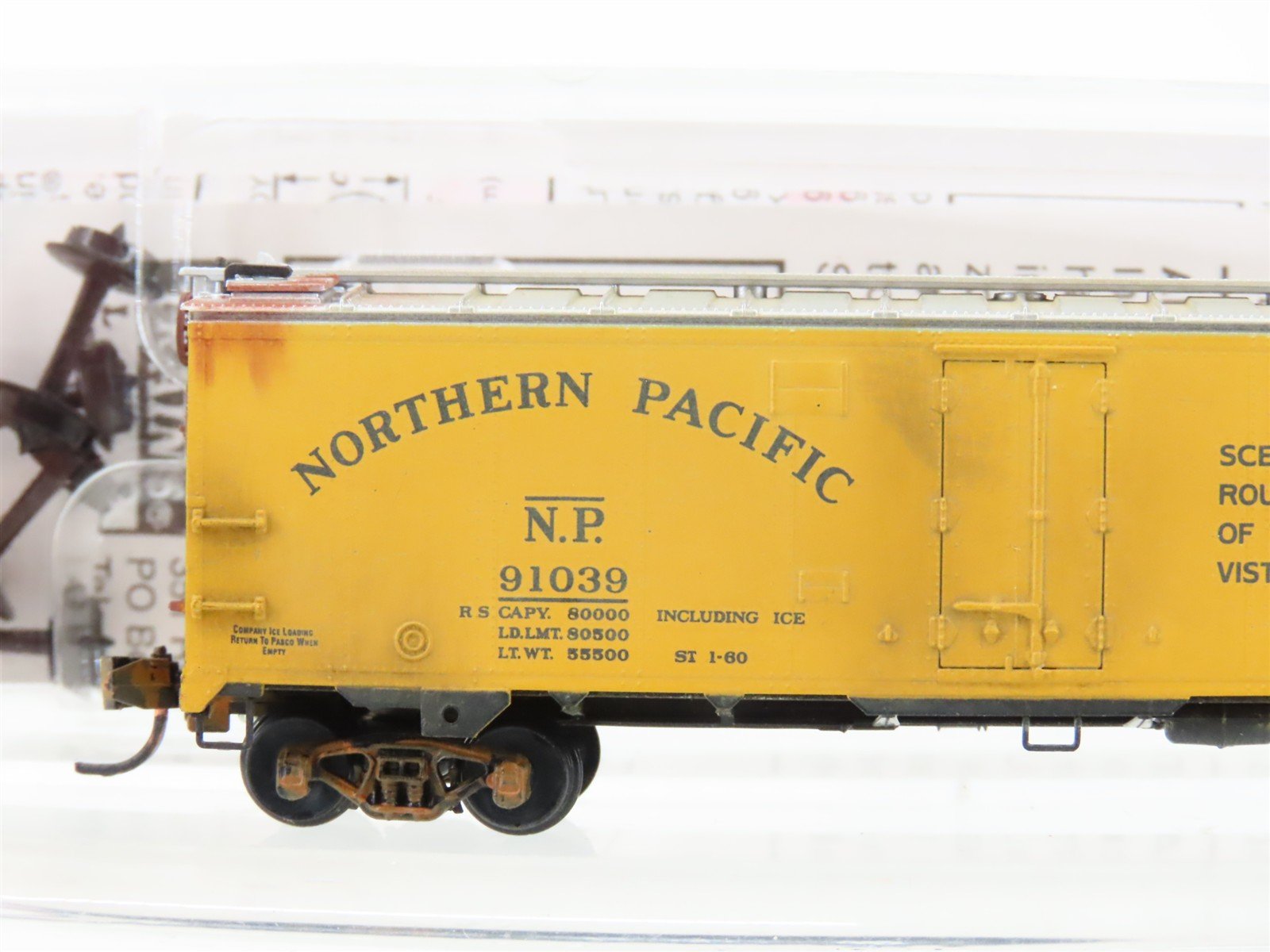 N Scale Micro-Trains MTL 59590 NP Northern Pacific 40' Reefer #91039 Weathered