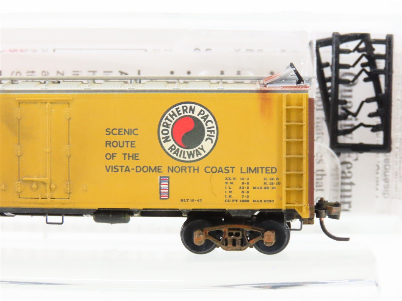 N Scale Micro-Trains MTL 59590 NP Northern Pacific 40' Reefer #91039 Weathered