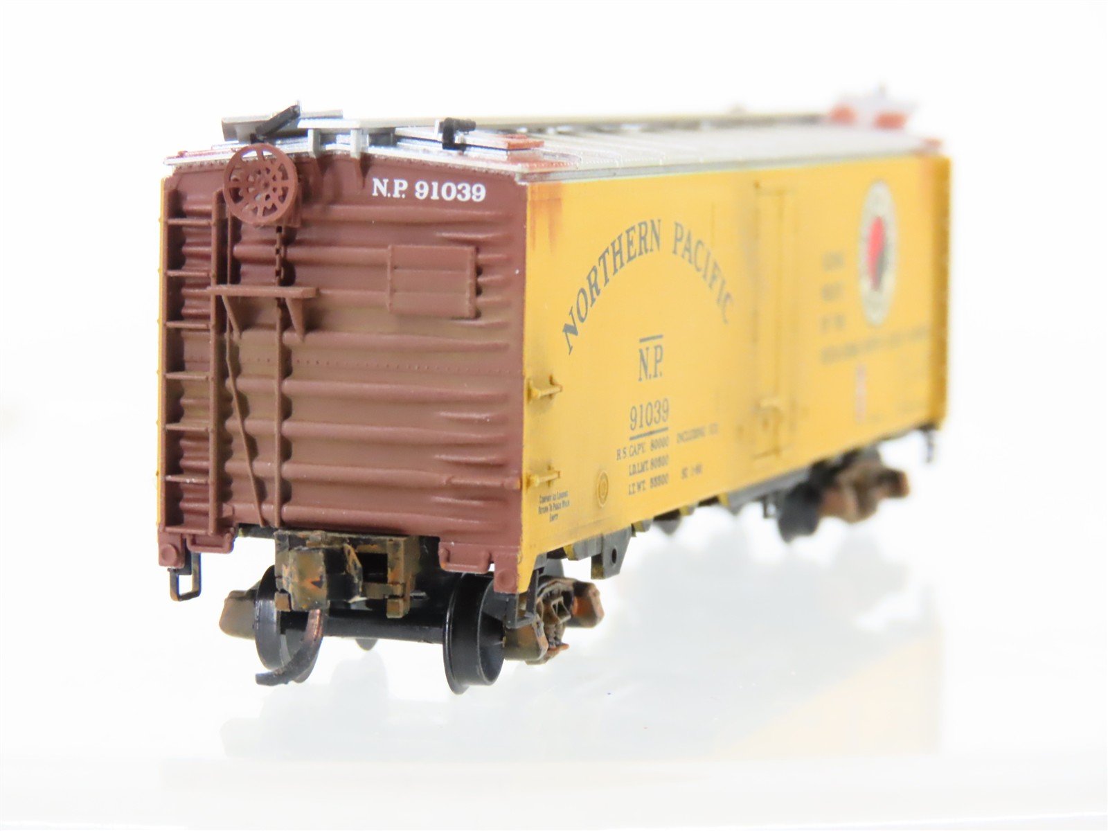 N Scale Micro-Trains MTL 59590 NP Northern Pacific 40' Reefer #91039 Weathered