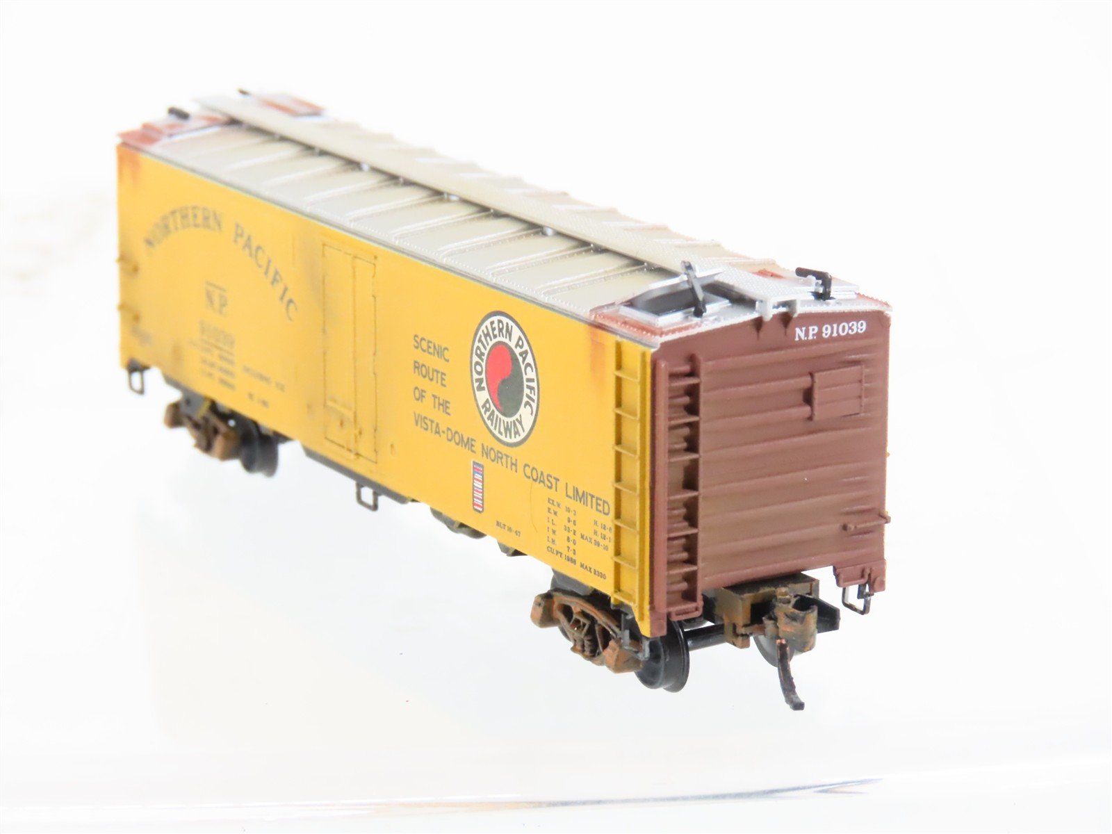 N Scale Micro-Trains MTL 59590 NP Northern Pacific 40' Reefer #91039 Weathered