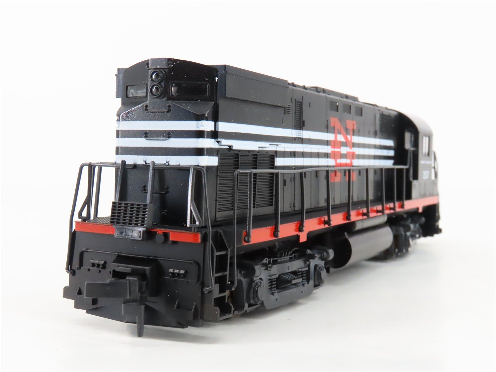 HO Scale Atlas/KATO 8039 NH New Haven ALCO C425 Diesel Locomotive #2557