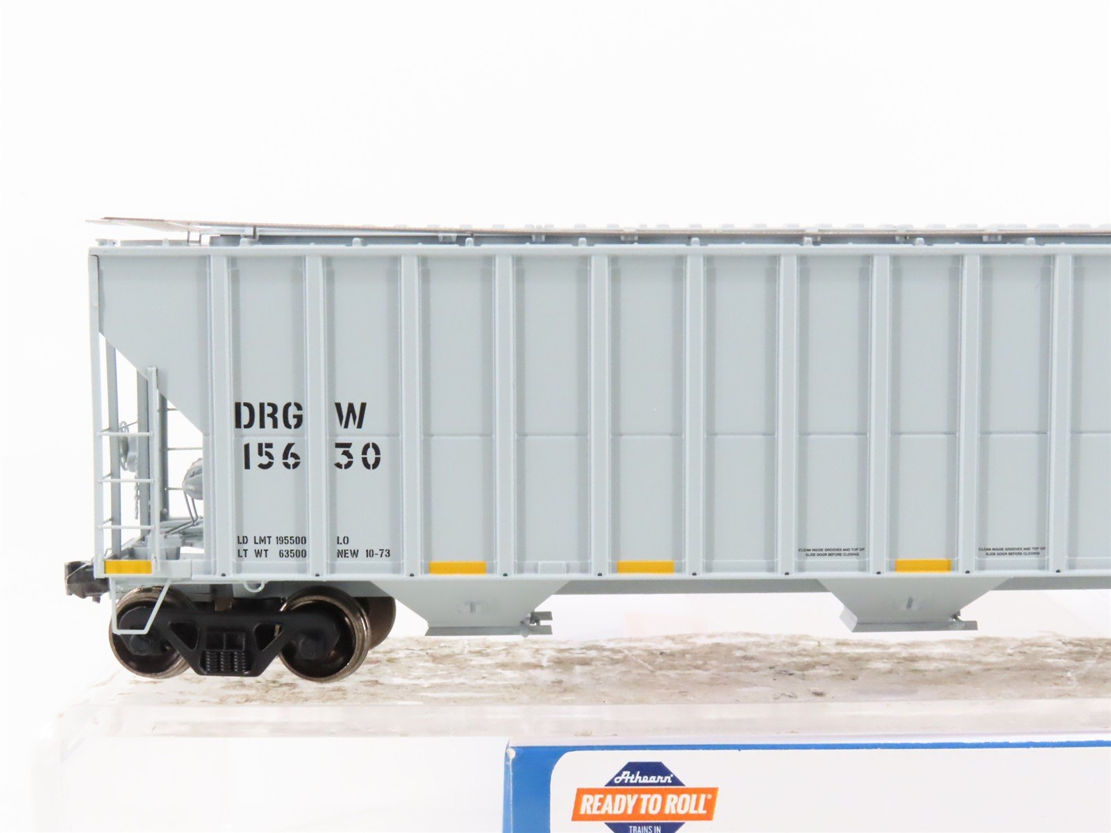 HO Scale Athearn ATH81567 DRGW Rio Grande 54' 3-Bay Covered Hopper #15630