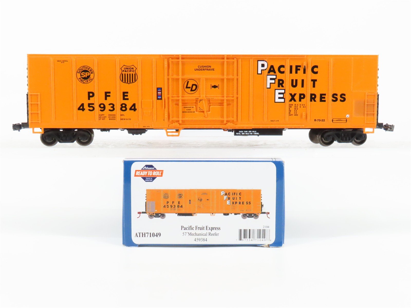 HO Athearn ATH71049 PFE Pacific Fruit Express 57' Mechanical Reefer #459384
