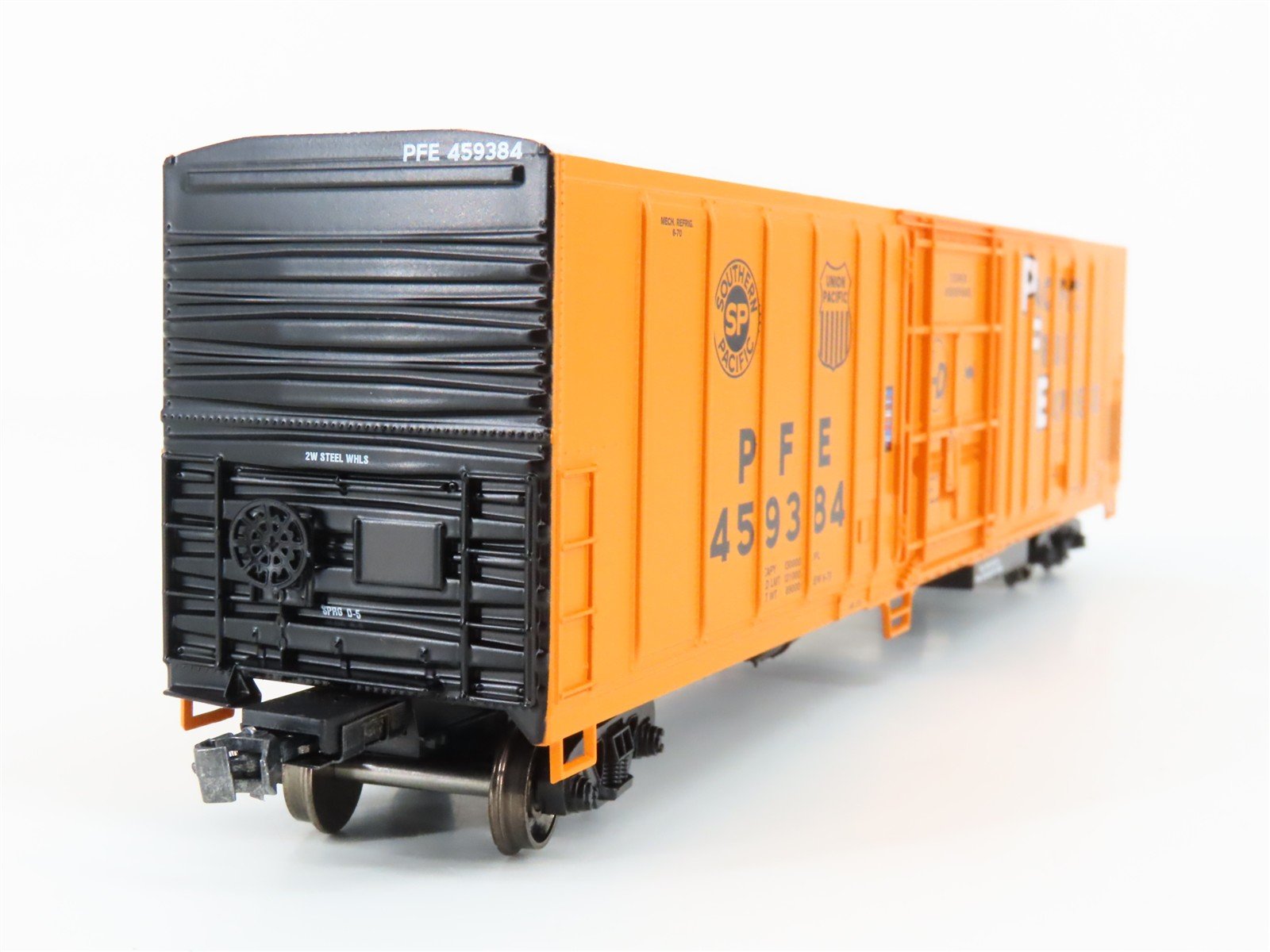 HO Athearn ATH71049 PFE Pacific Fruit Express 57' Mechanical Reefer #459384