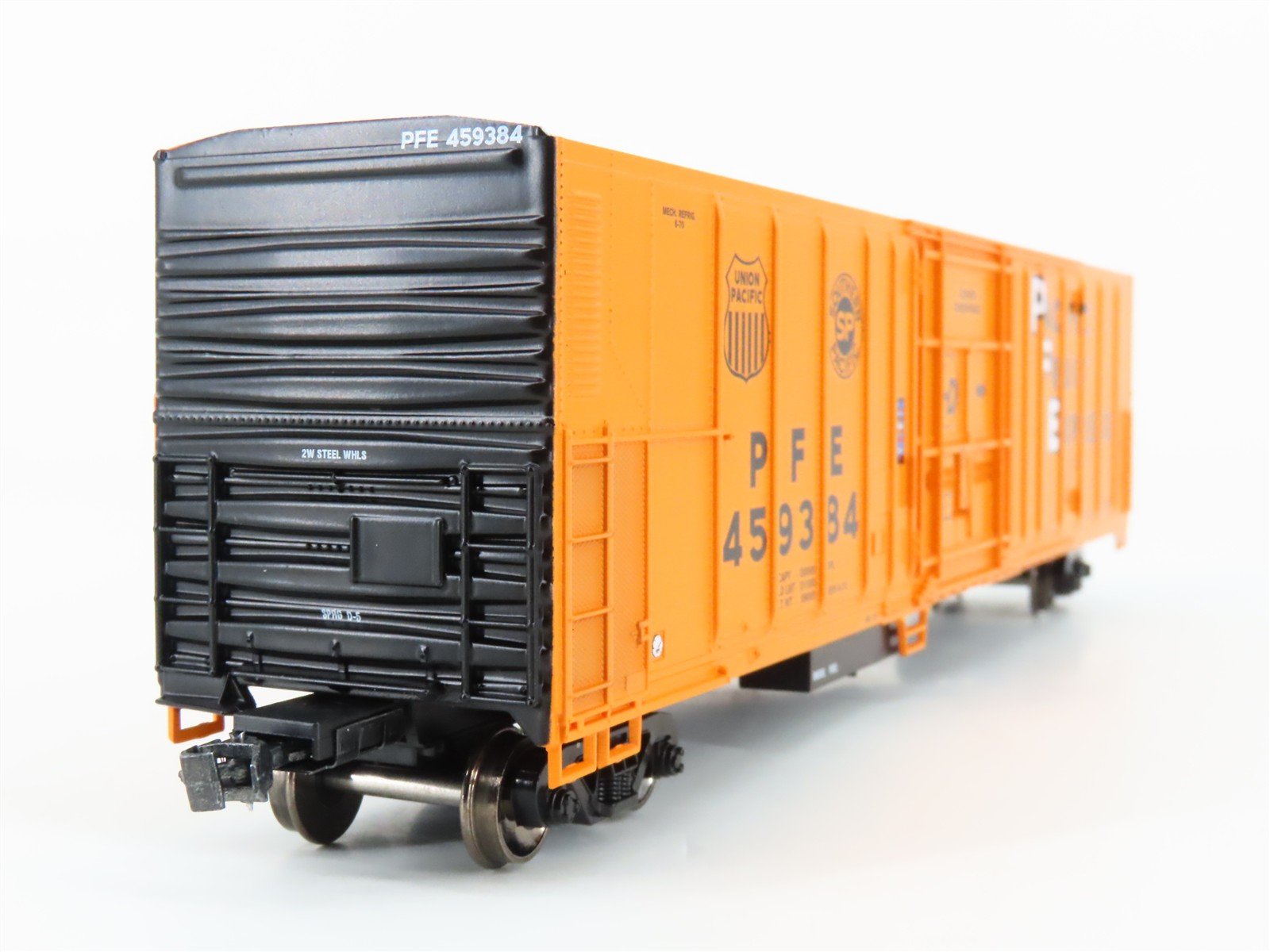 HO Athearn ATH71049 PFE Pacific Fruit Express 57' Mechanical Reefer #459384