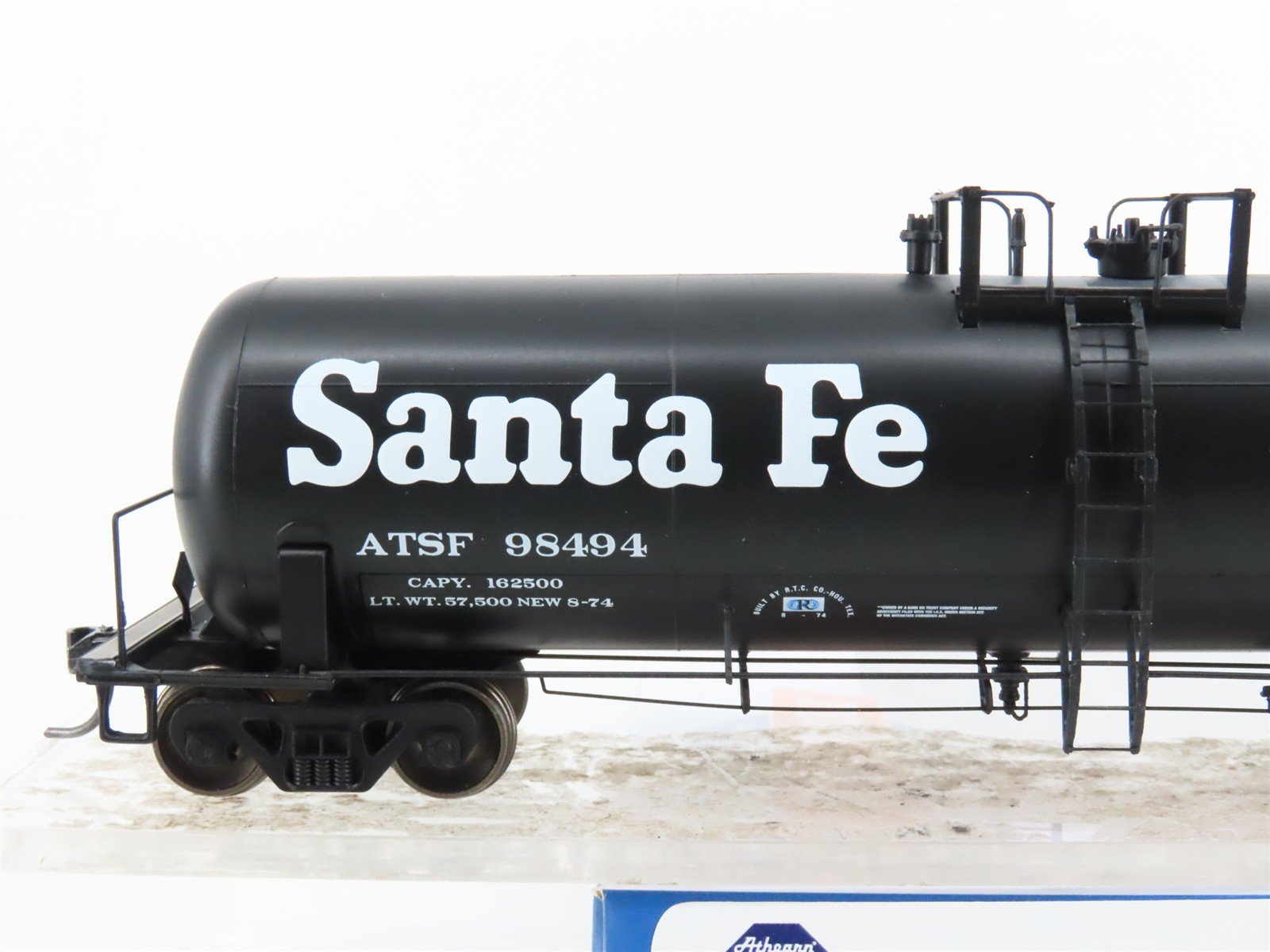 HO Scale Athearn ATH15946 ATSF Santa Fe Railroad General Service Tank Car #98494