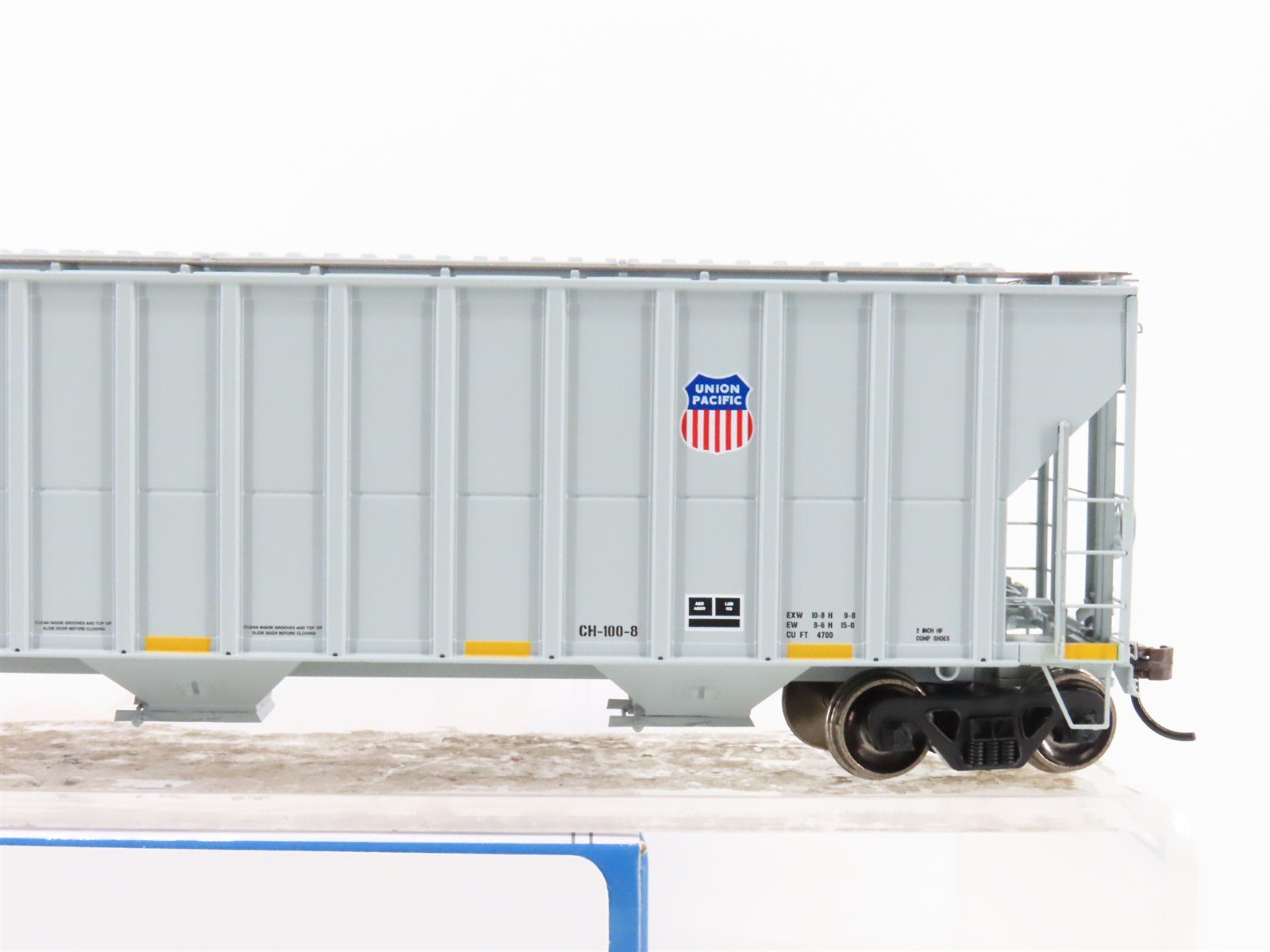 HO Scale Athearn ATH81567 UP DRGW Rio Grande 54' 3-Bay Covered Hopper #15630