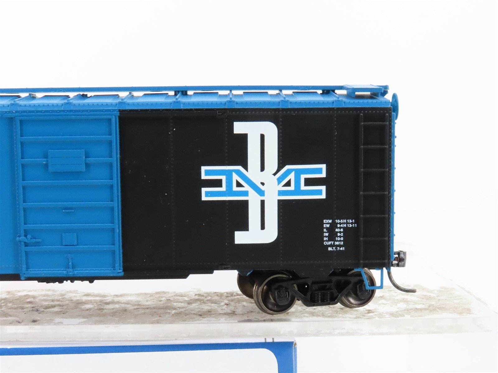 HO Scale Athearn ATH7616 BM Boston & Maine 40' Single Door Box Car #76379