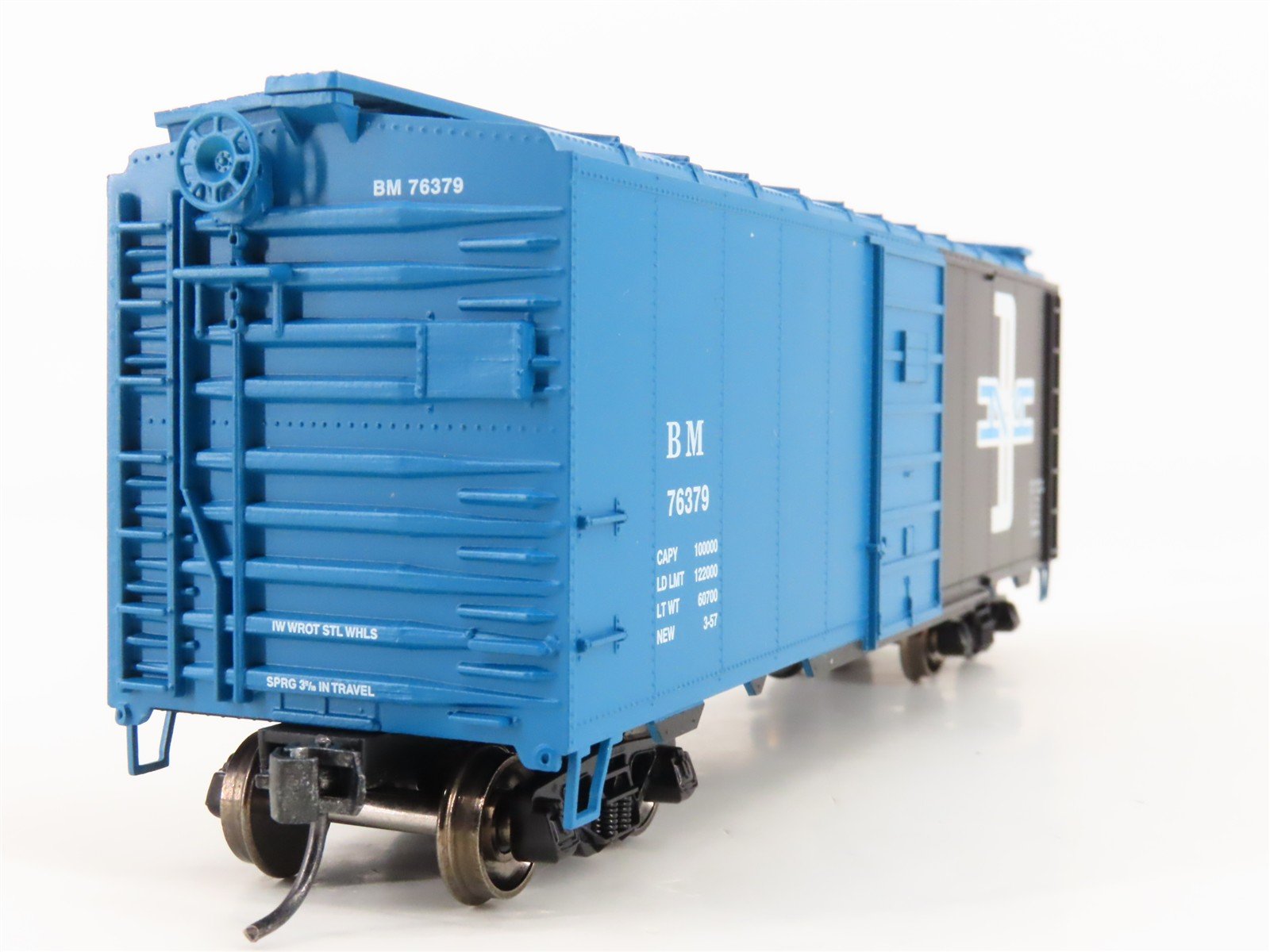 HO Scale Athearn ATH7616 BM Boston & Maine 40' Single Door Box Car #76379