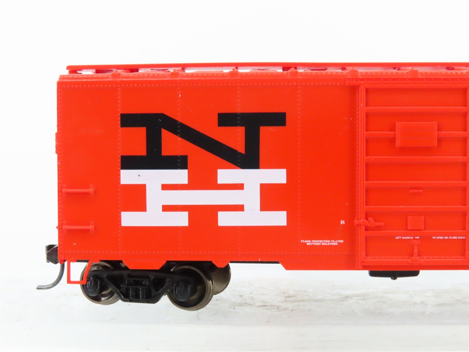 HO Scale Athearn ATH7627 NH New Haven Railroad 40' Single Door Box Car #31520