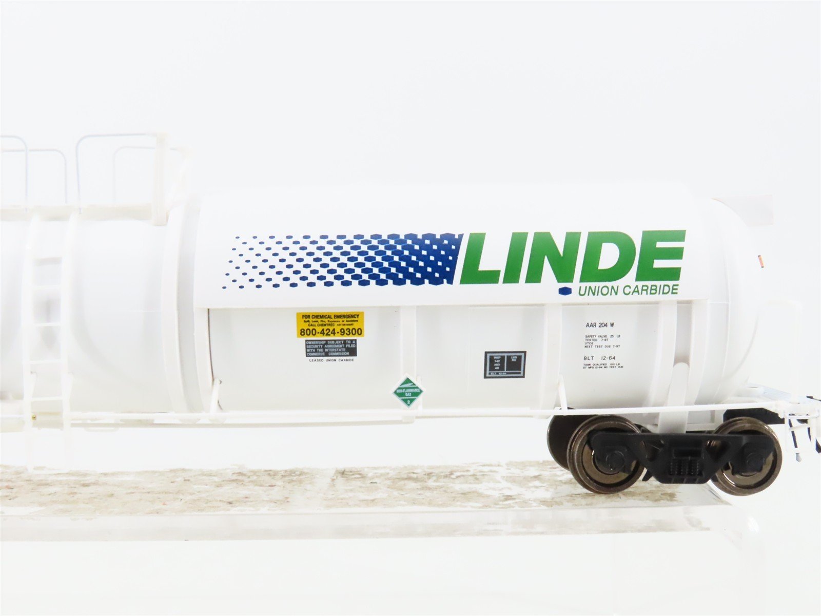HO Scale Broadway Limited Imports 6316 UTLX Linde Cryogenic Tank Car 2-Pack