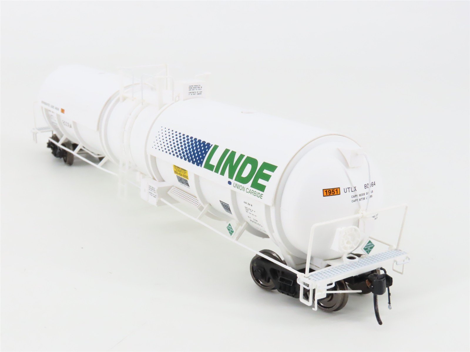 HO Scale Broadway Limited Imports 6316 UTLX Linde Cryogenic Tank Car 2-Pack