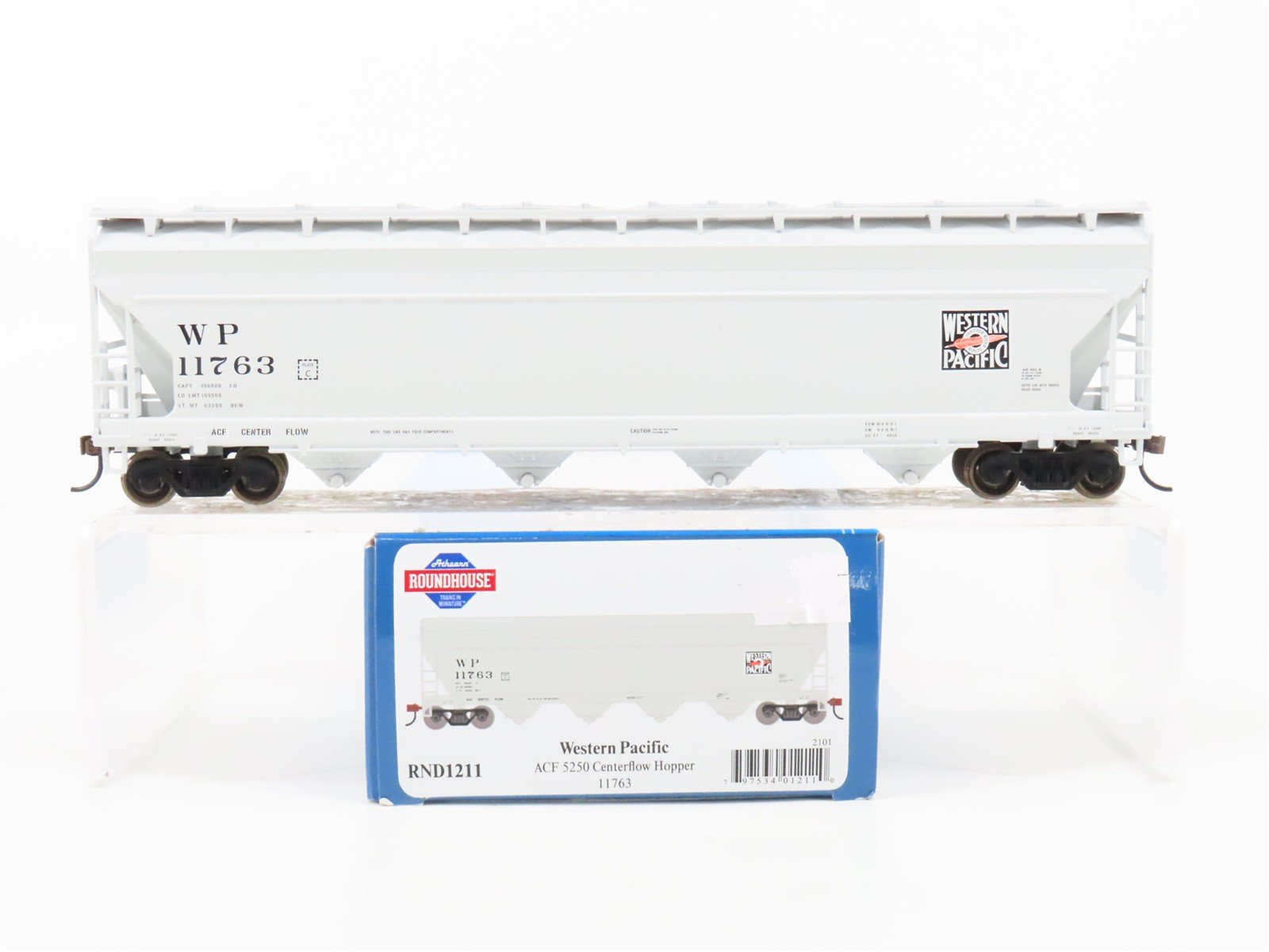 HO Athearn Roundhouse RND1211 WP Western Pacific 4-Bay Covered Hopper #11763