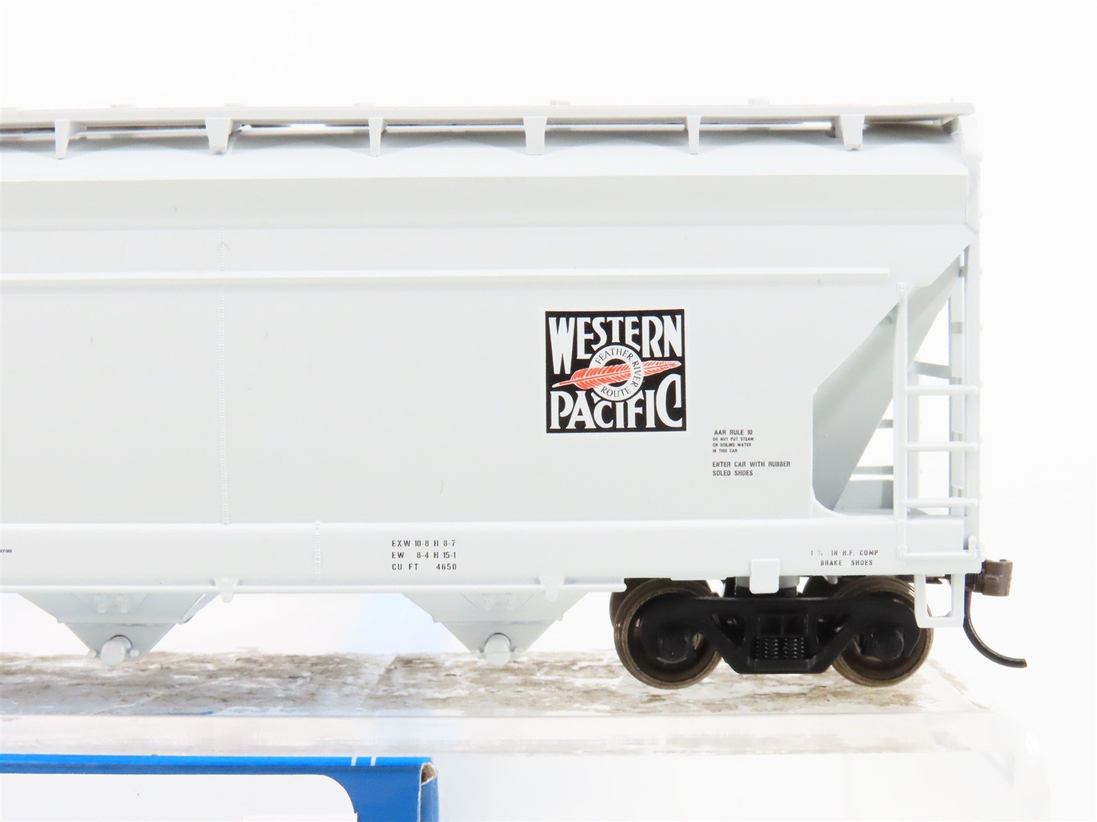 HO Athearn Roundhouse RND1211 WP Western Pacific 4-Bay Covered Hopper #11763