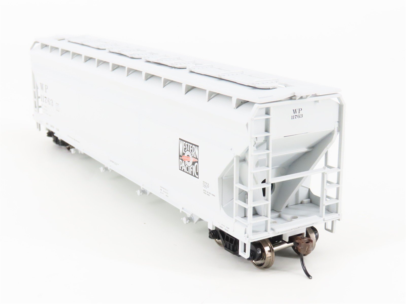 HO Athearn Roundhouse RND1211 WP Western Pacific 4-Bay Covered Hopper #11763
