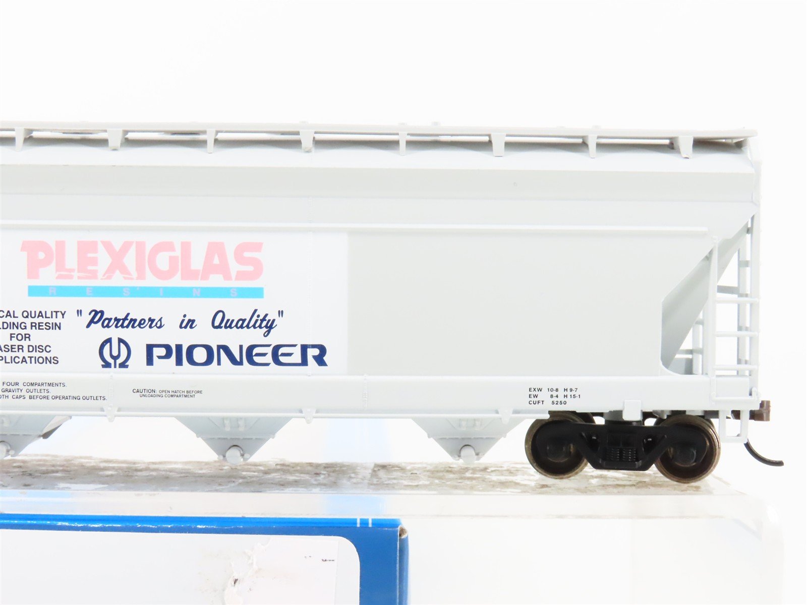 HO Athearn Roundhouse RND1198 ACFX Plexiglas 4-Bay Centerflow Hopper #54102